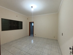 Casa para locação 250m² com 3 quartos em DRACENA-SP