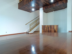 Casa para locação 300m² com 4 quartos em Dracena-SP