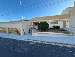 Casa para locação 750m² com 3 quartos em Dracena-SP