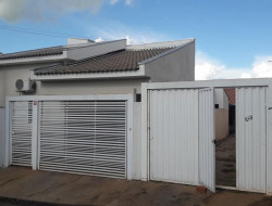 Casa para venda 169m² com 2 quartos em Junqueirópolis-SP